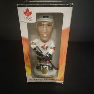 VTG Joe Nieuwendyk 2002 Olympic Team Canada Hockey Gold Medal Bobble Head